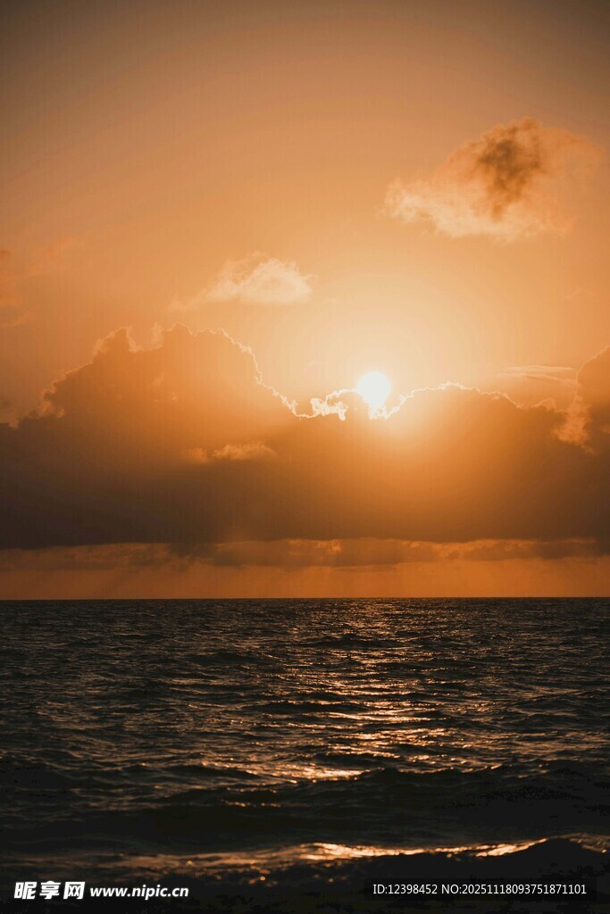 海上日落美景