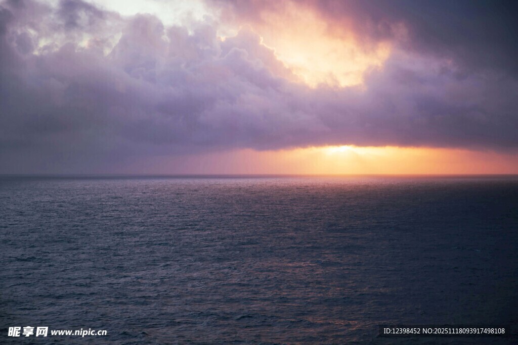 海上壮丽日落景观