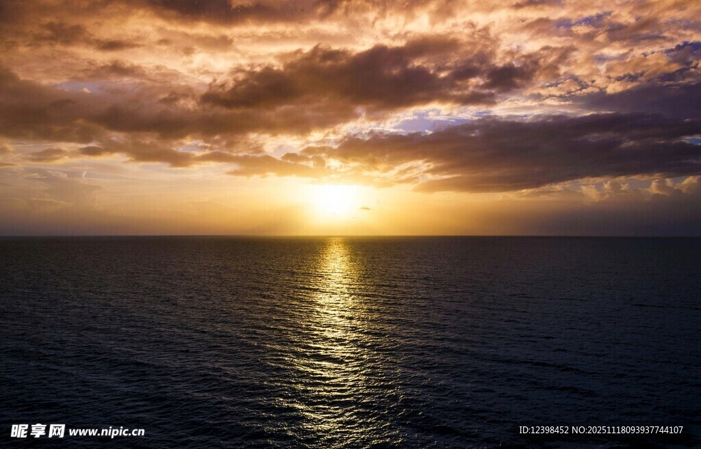 海上日落美景