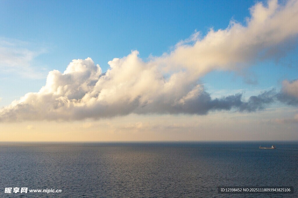 海上壮丽云景