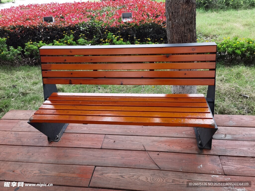 户外木质长椅