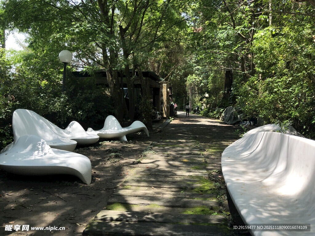 户外白色雕塑景观