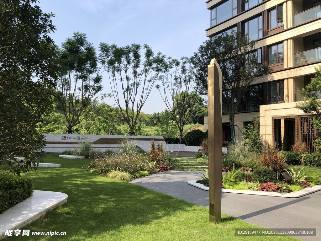 现代小区景观绿化一角