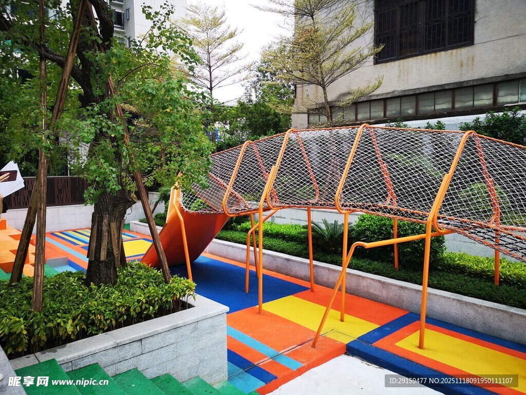 多彩户外儿童游乐区