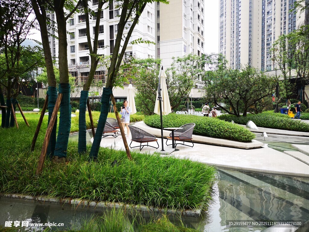 现代城市中的精致园林景观