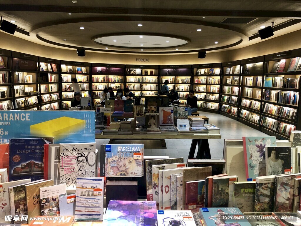 繁华书店内景展示