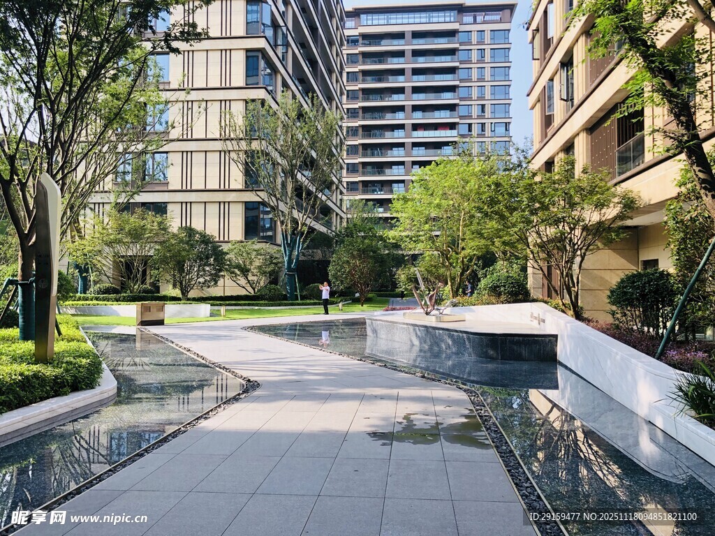 都市小区内的静谧景观道