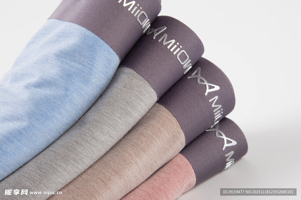 多彩柔软毛巾堆叠展示