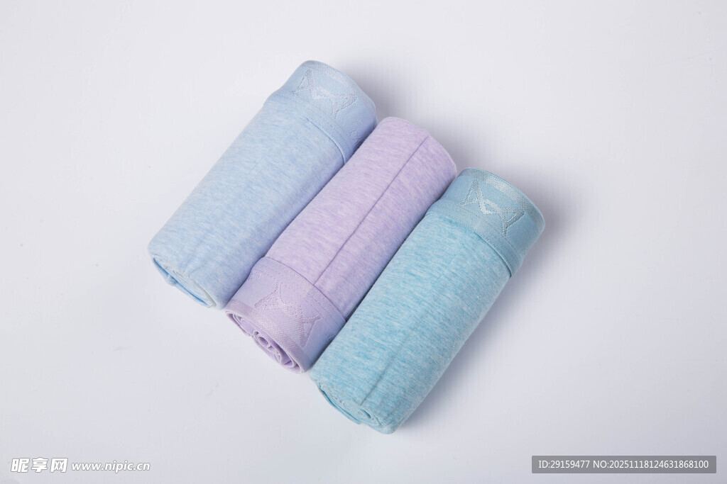 三色卷状毛巾展示