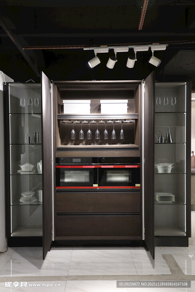 现代时尚双开门酒柜展示