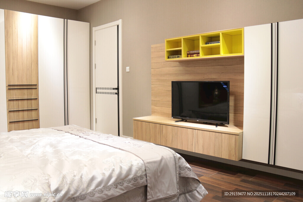 现代简约卧室温馨一角