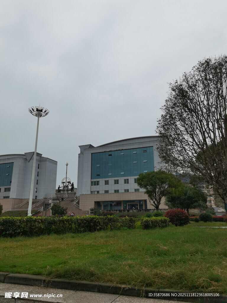 城市中的现代建筑景观