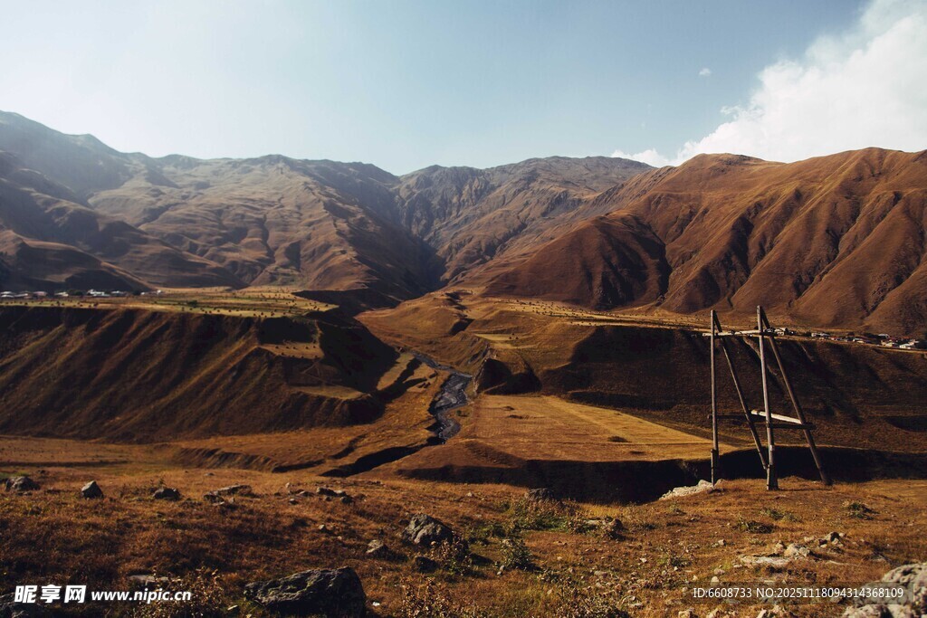 壮丽山间景色与缆车