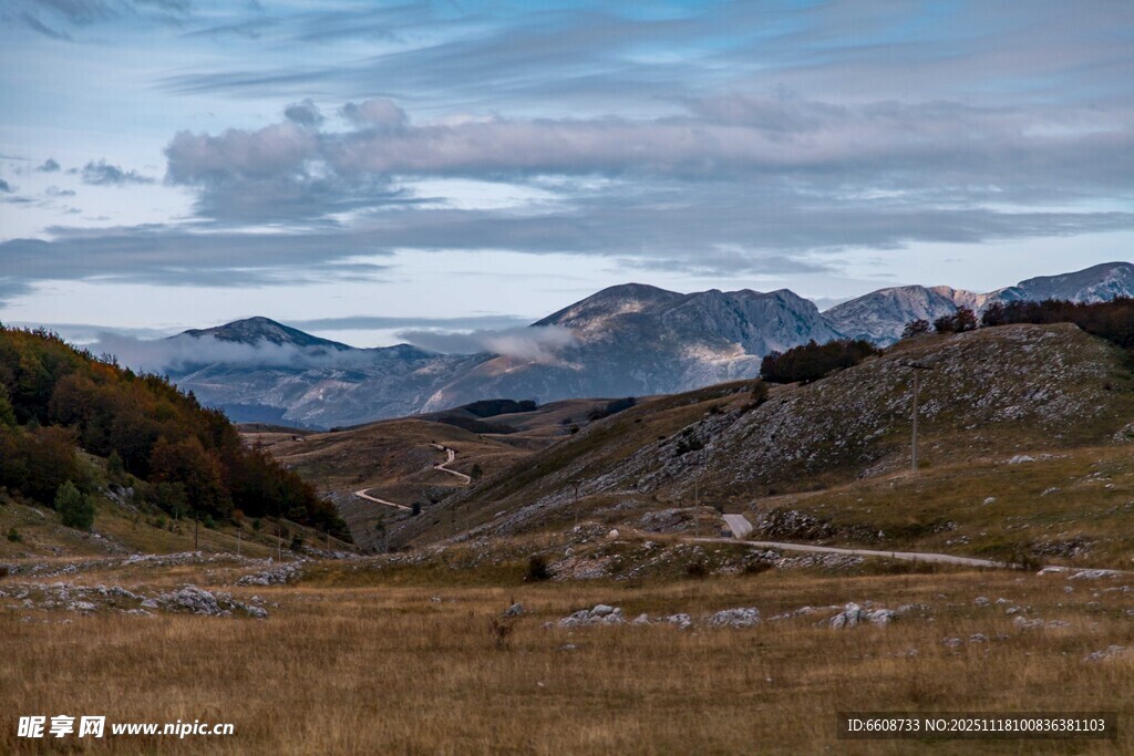 山间旷野壮美自然景观