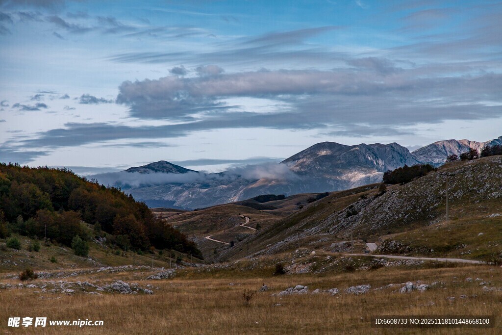 山间旷野壮美自然景观