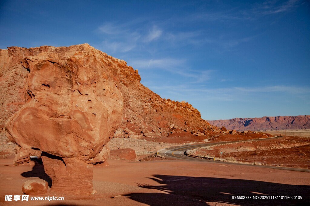 沙漠中奇特的岩石景观