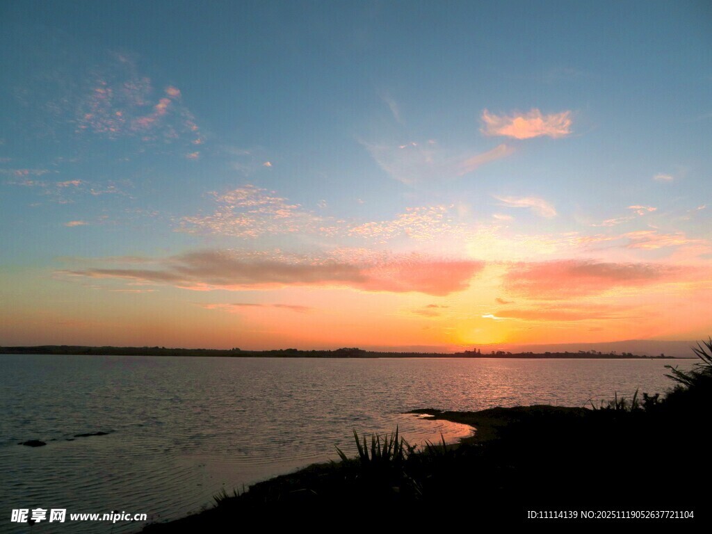 海边绝美日出景色