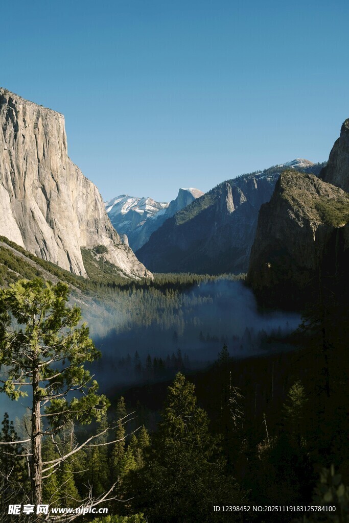 壮丽山谷湖泊自然美景