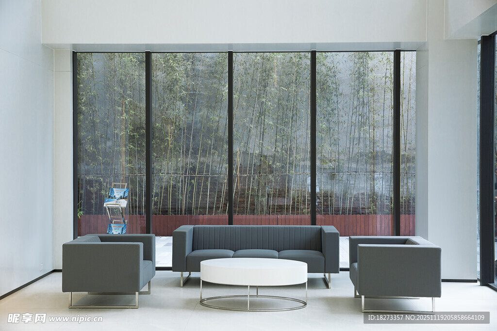 现代简约风客厅玻璃隔断设计