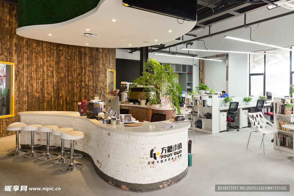 现代简约风格的办公接待区