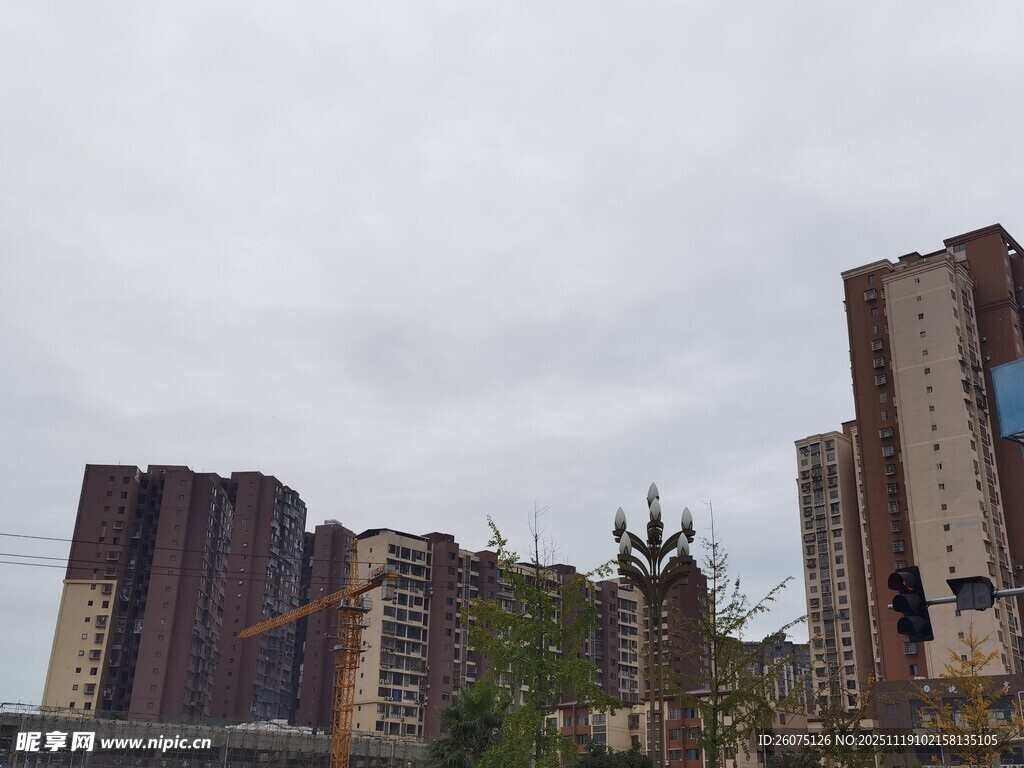 城市中的高层住宅楼景观