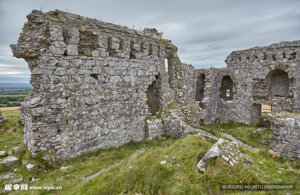 古老石砌城堡遗迹
