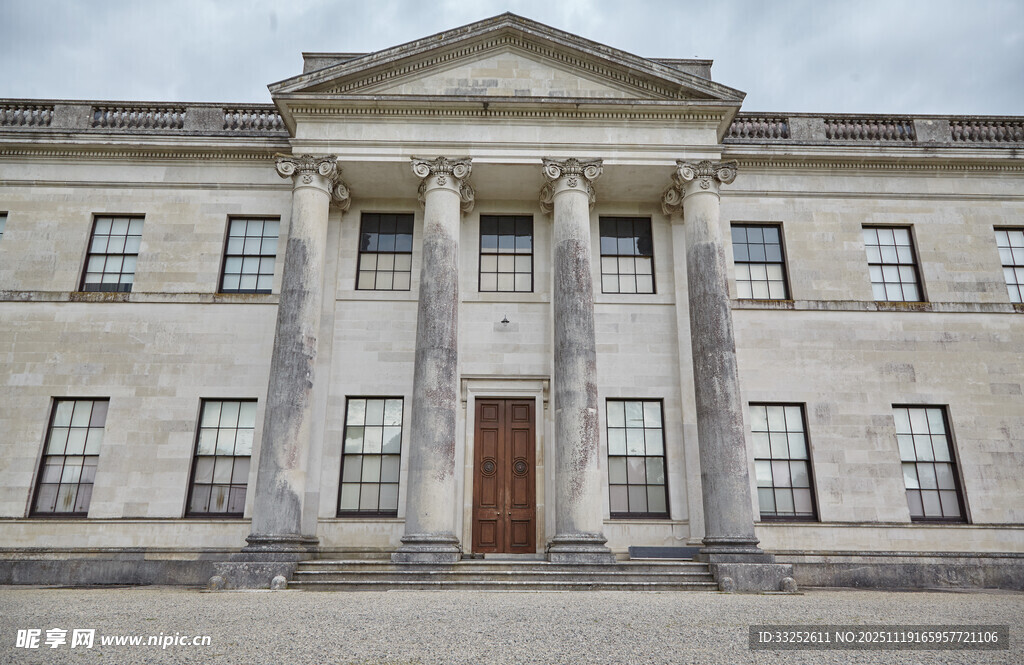 古典风格宏伟建筑外观