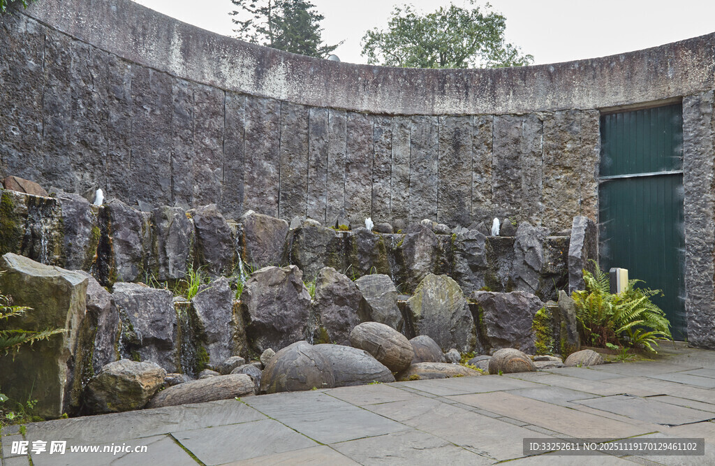 庭院中式石景景观一角