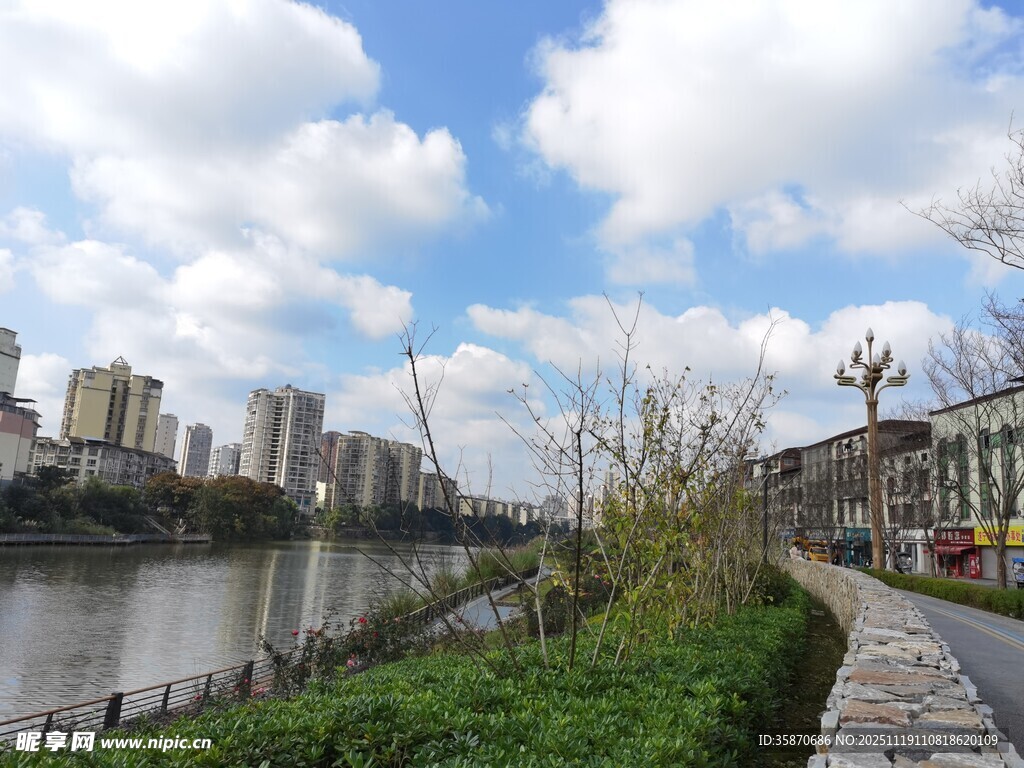 河畔城市风光美景