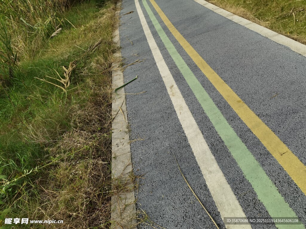 彩色条纹公路风景