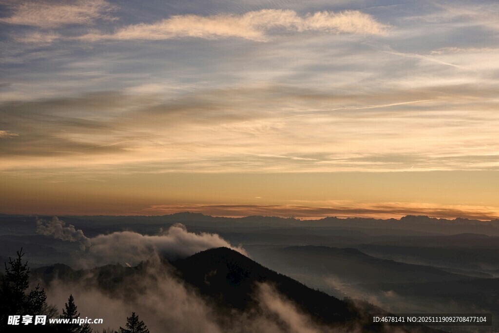 山间云海日出美景