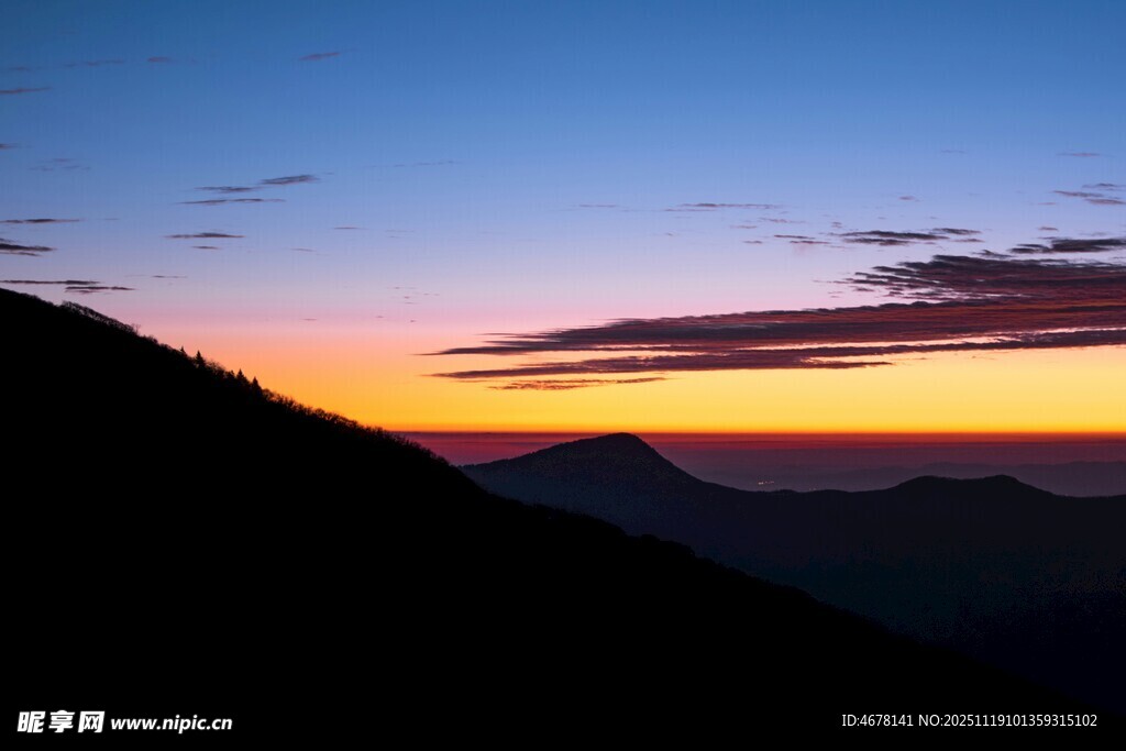 山间绝美日落景色