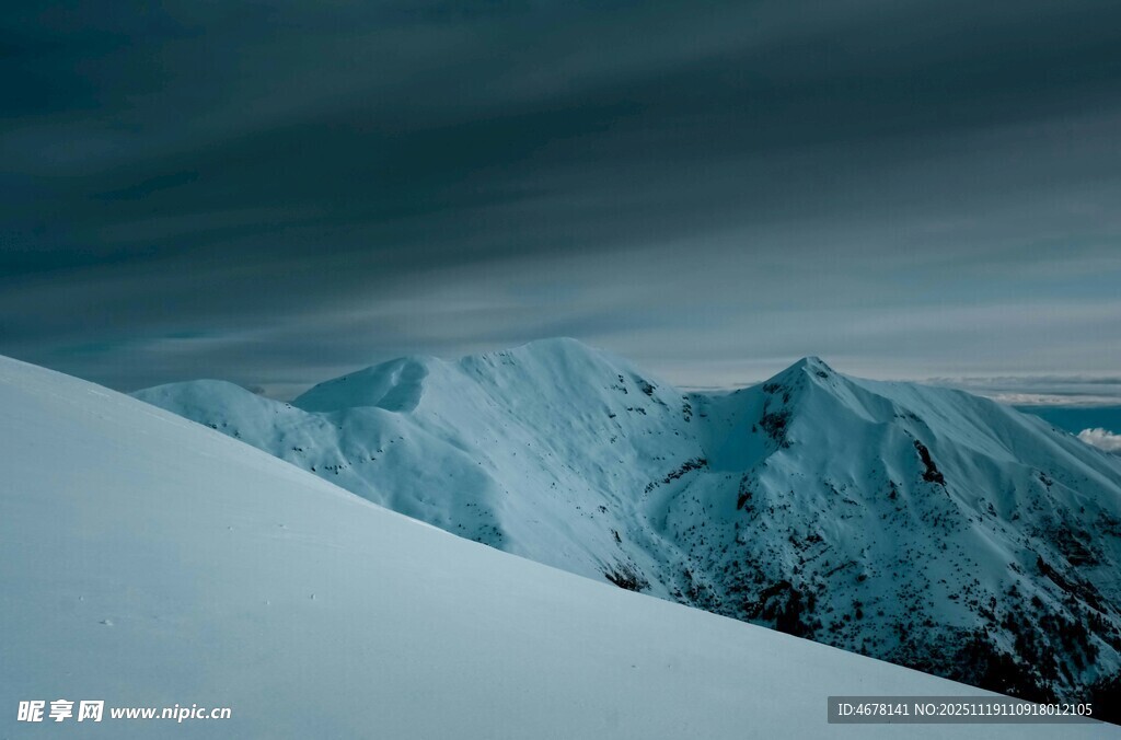雪山壮丽景观