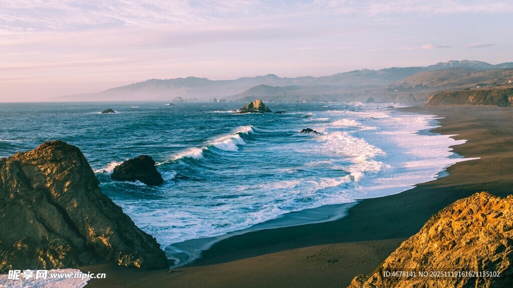 海岸美景海浪拍击岩石