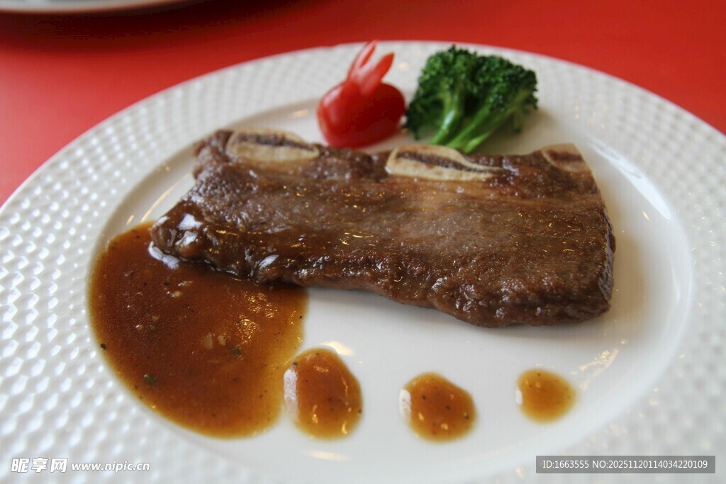 美味牛排摆盘精致