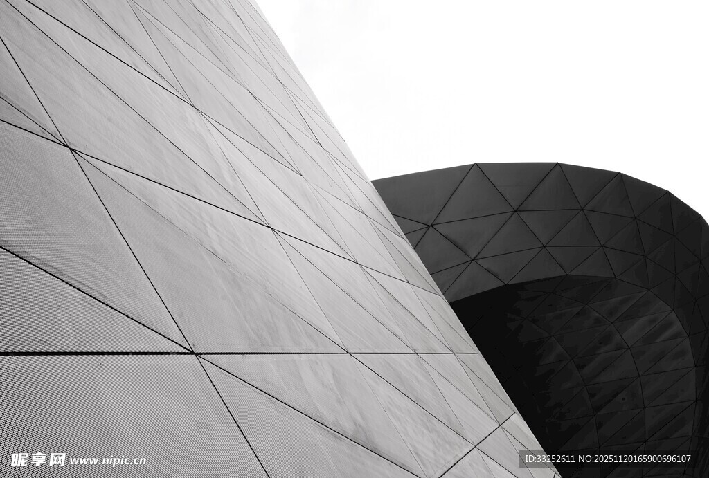 现代建筑几何线条外观