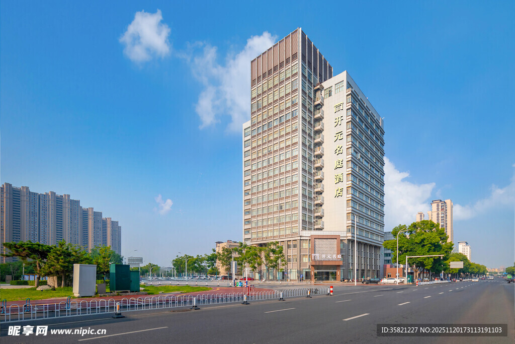 城市高楼大厦街景