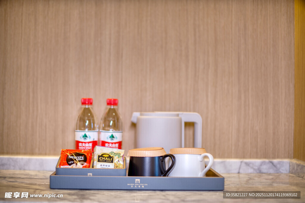 客房内的便捷饮品与茶具