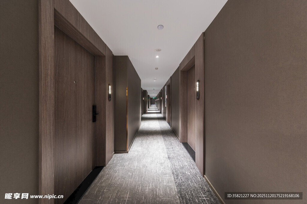 现代简约风格的走廊空间