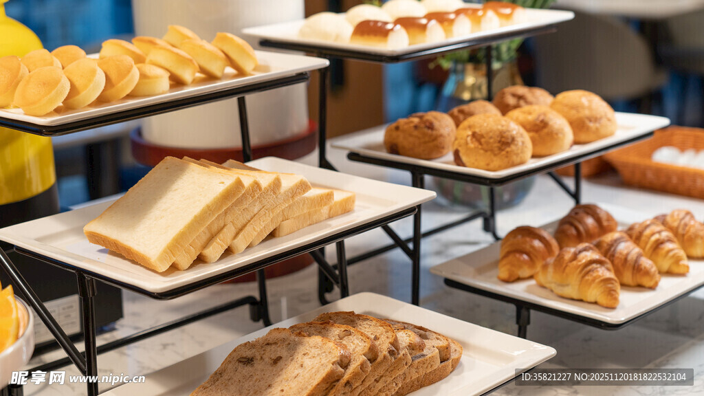 多样面包糕点展示