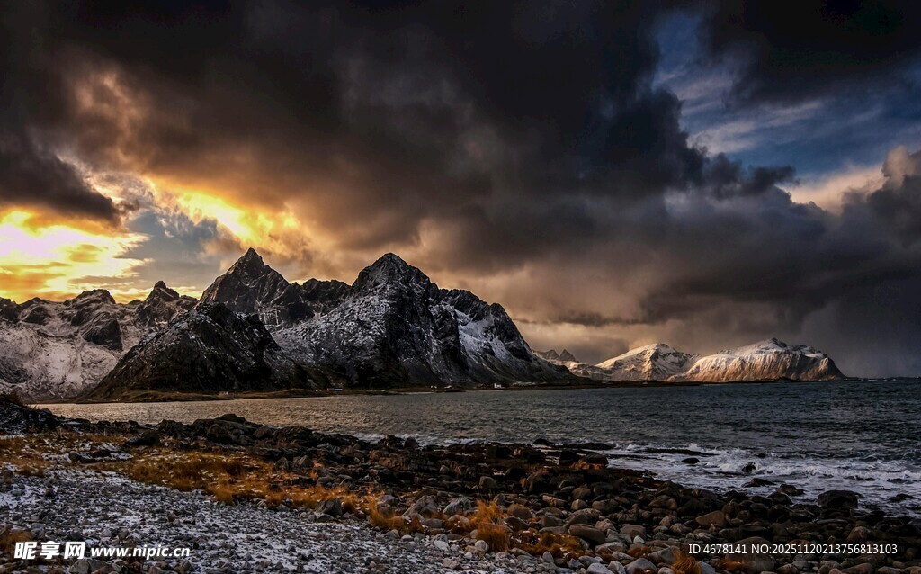 壮丽山海间的绝美日落