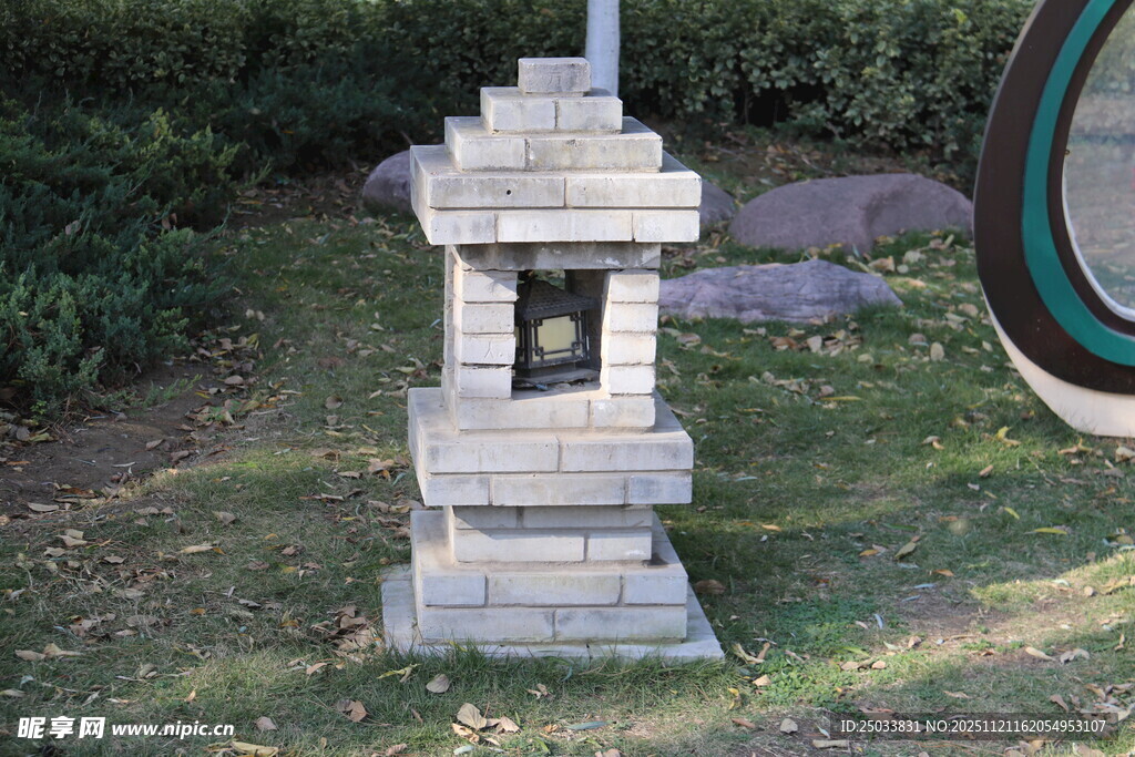 石制日式庭院灯