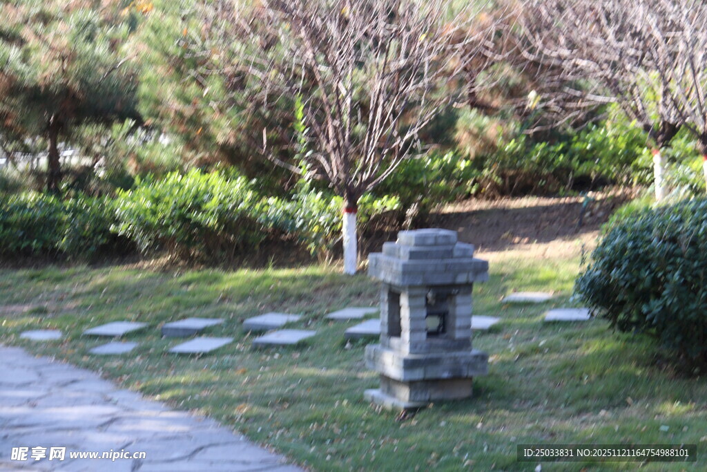 日式庭院石灯笼景观