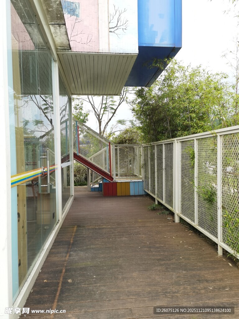 户外走廊与围栏景观