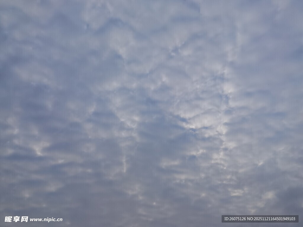 天空中的缥缈云彩