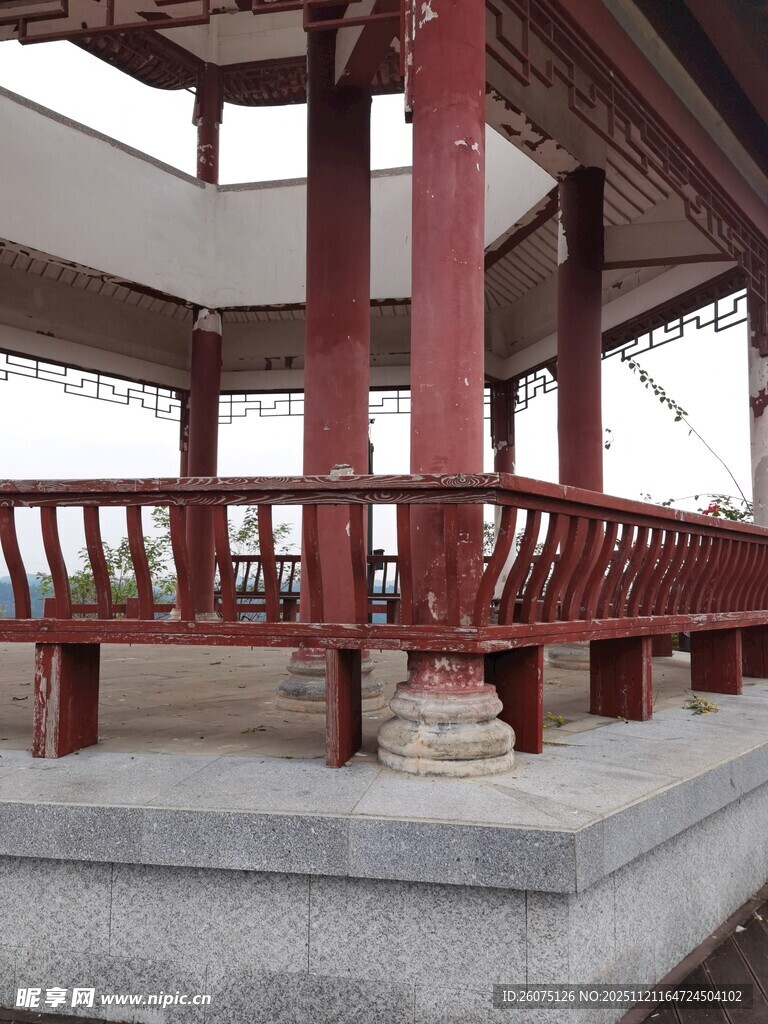 中式古亭红柱围栏景观