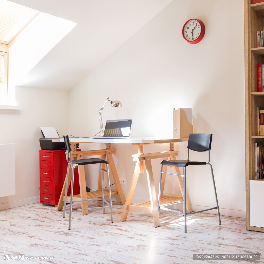 简约阁楼书房办公空间