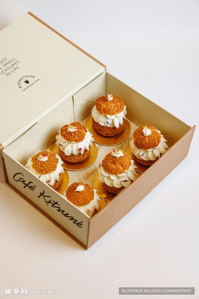盒装美味糕点