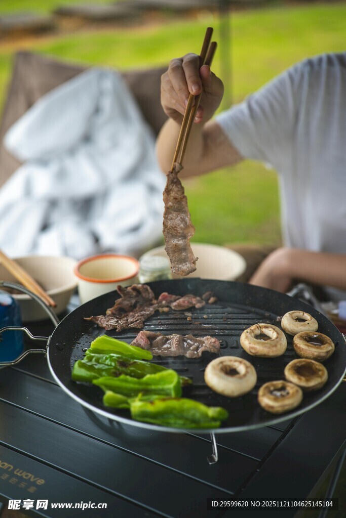 户外烧烤场景