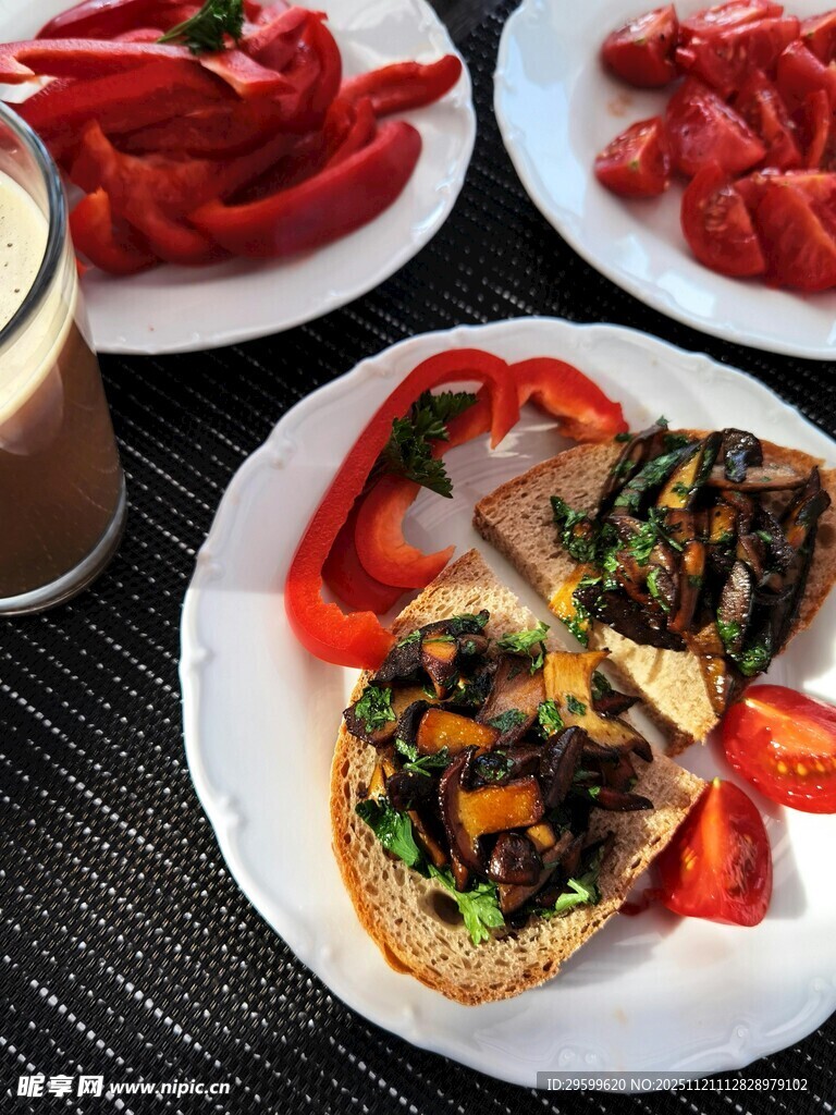 美味素食三明治与配菜